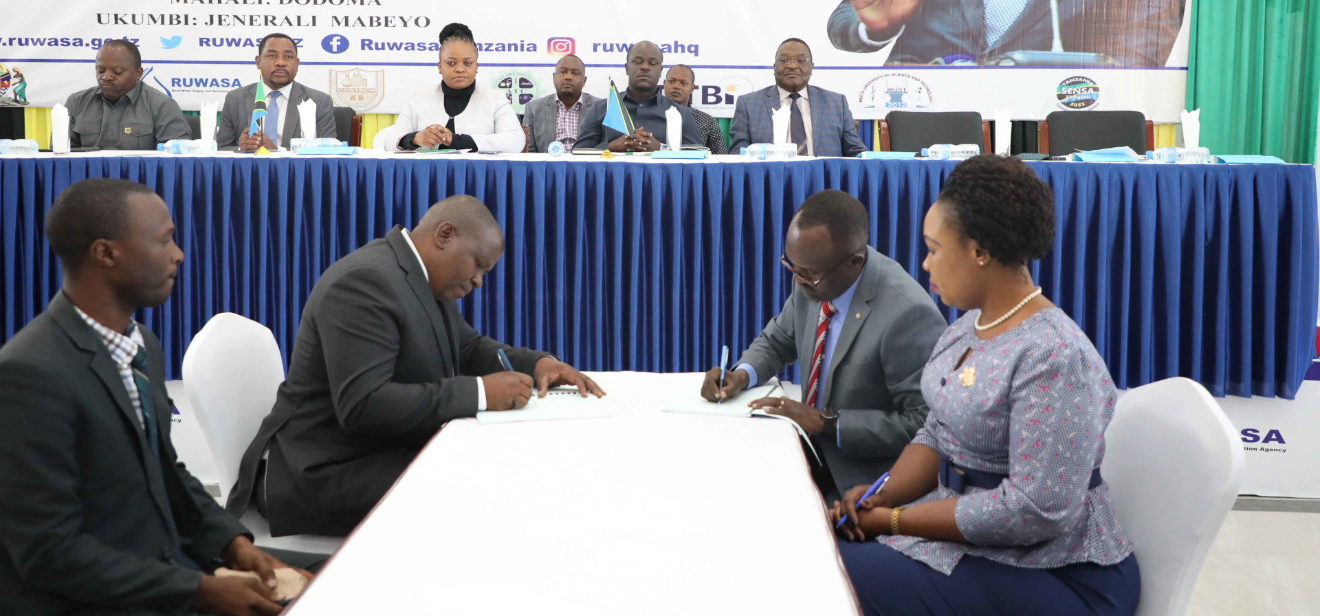 RUWASA yasaini Mikataba ya Dira za Maji za Malipo Kabla ya Matumizi